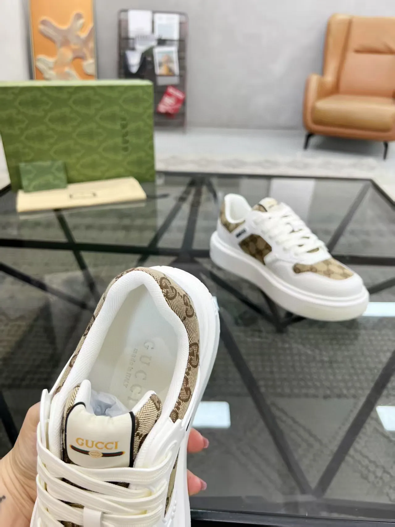 Factory price: 460💰Gucci new men's shoes GUCCI [Lightning] latest shoes are shipped. Original quality, fashionable, made of special materials, sheepskin lining, brand new packaging. The foot feels super comfortable and the workmanship is impeccable. Size: 38-44, customized 45